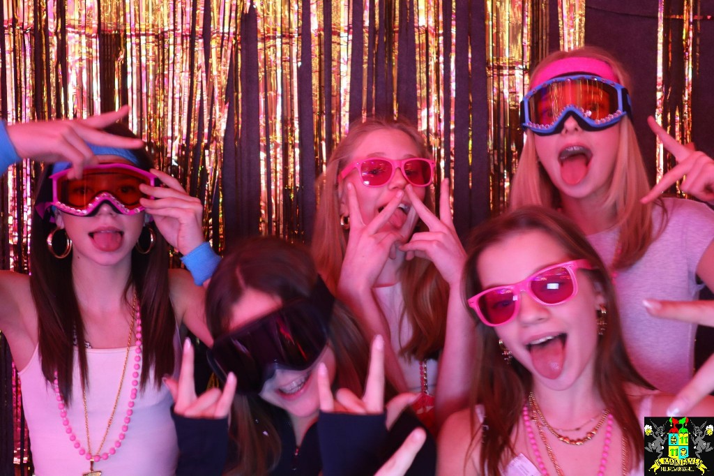 ../Images/Jeugd Opwarmbal Photobooth 331.jpg